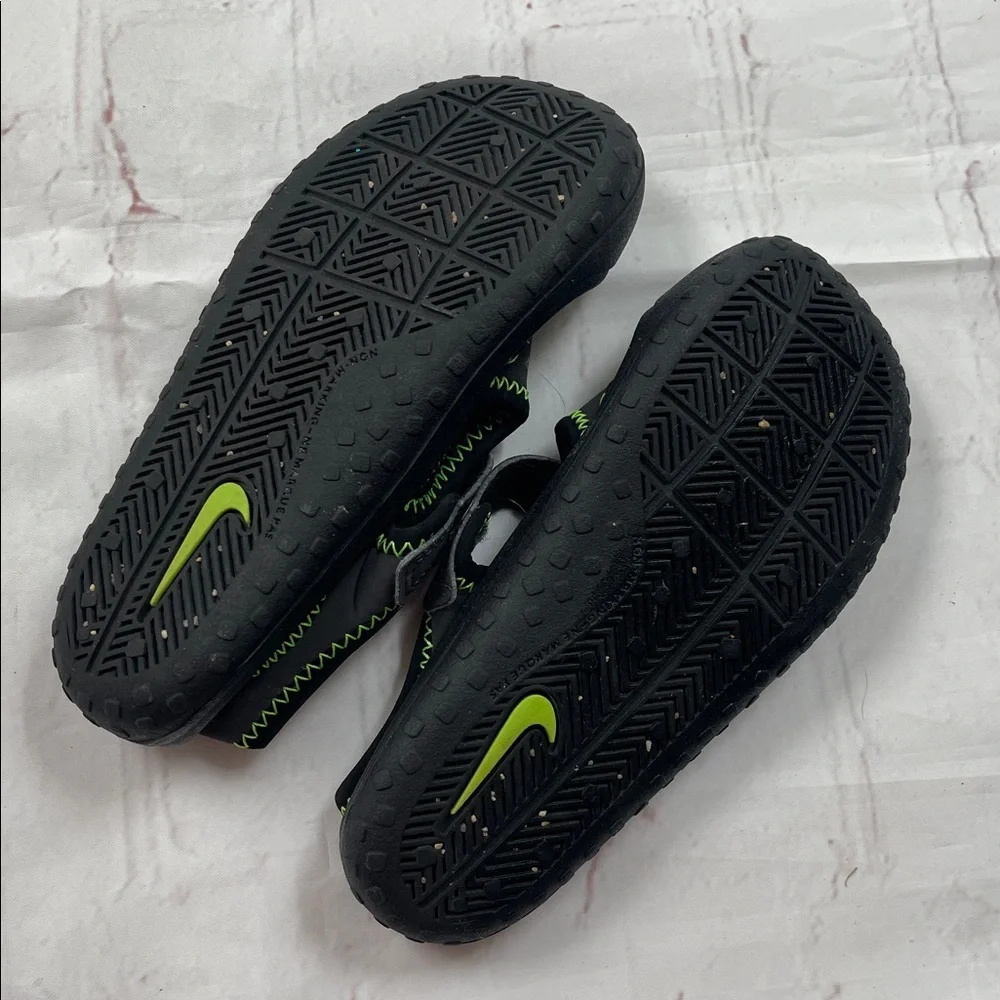 Toddler Nike water shoes 10